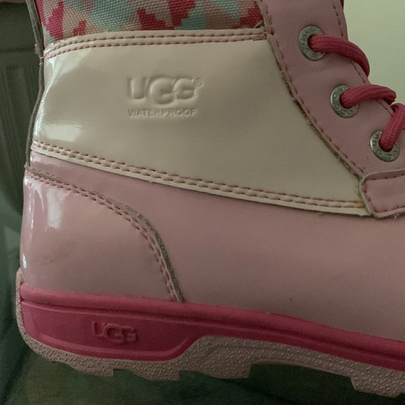 UGG BUTTE II PATENT TRUCKEE WATERPROOF LEATHER BOOTS - Picture 7 of 16